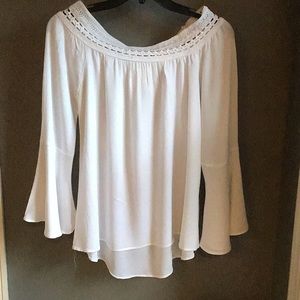 Blue Pepper white rayon top size Large